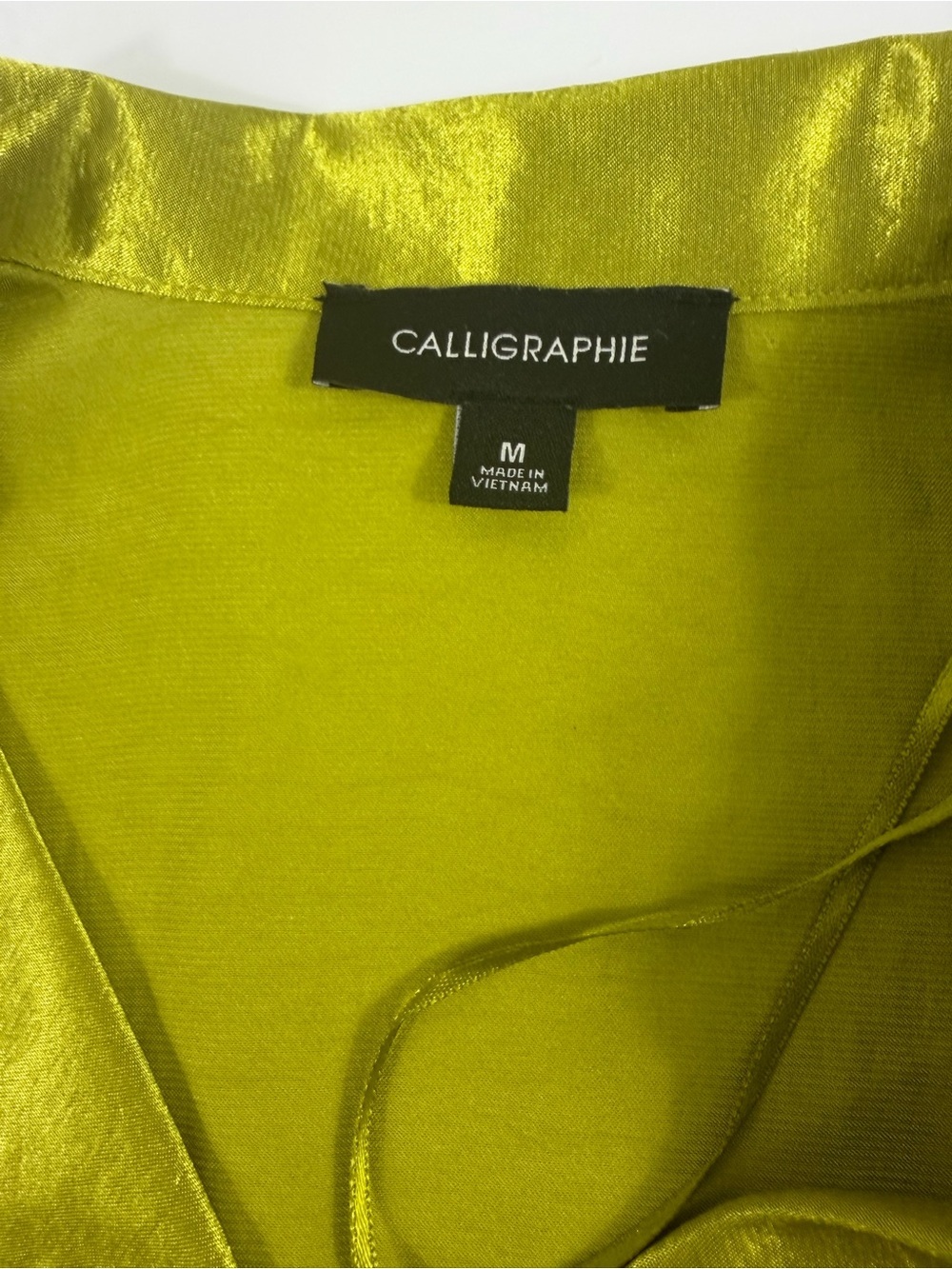 Calligraphie Chartreuse Satin Button Front Blouse Women’s Size M - Picture 7 of 8